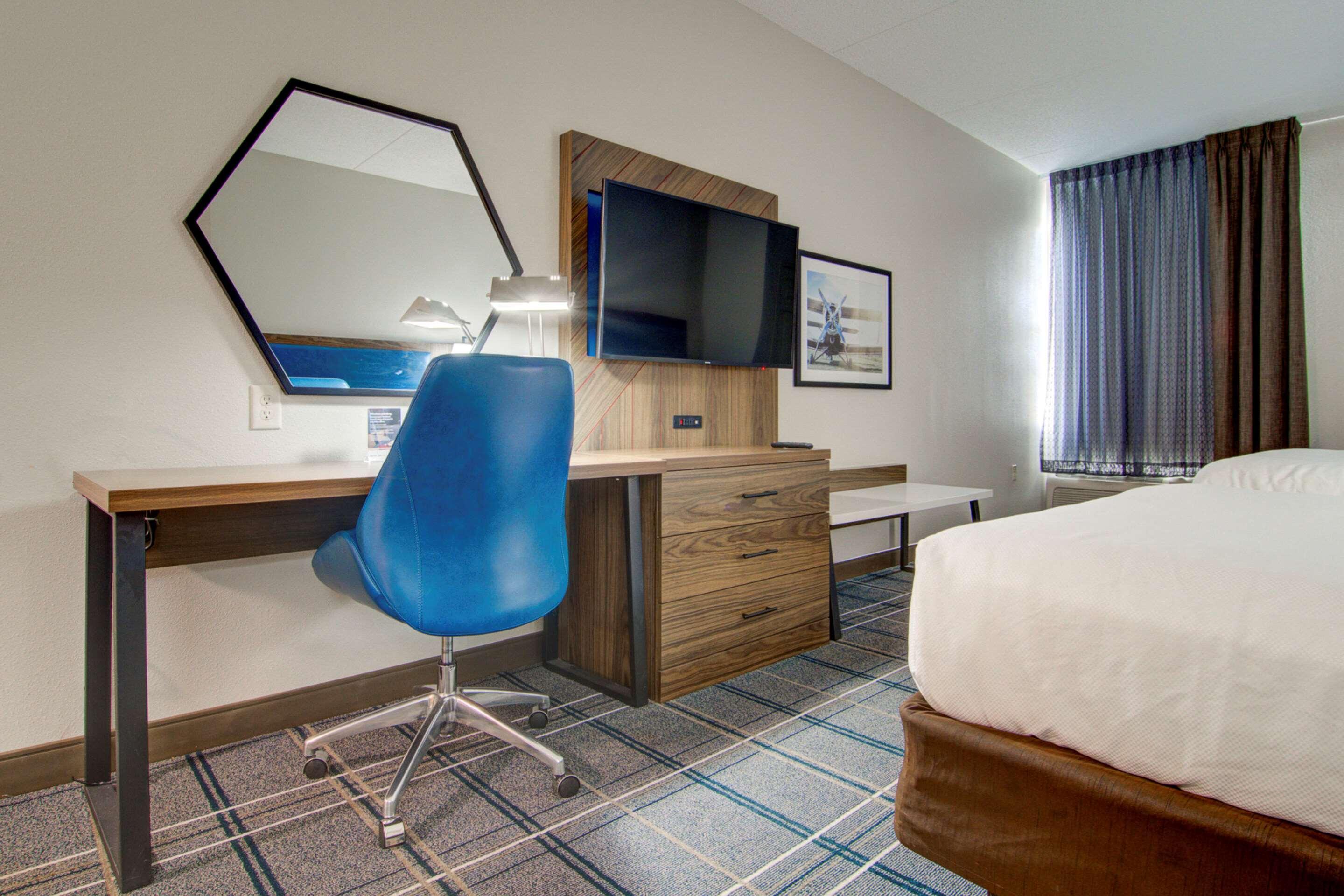 Comfort Airport Hotel 3*