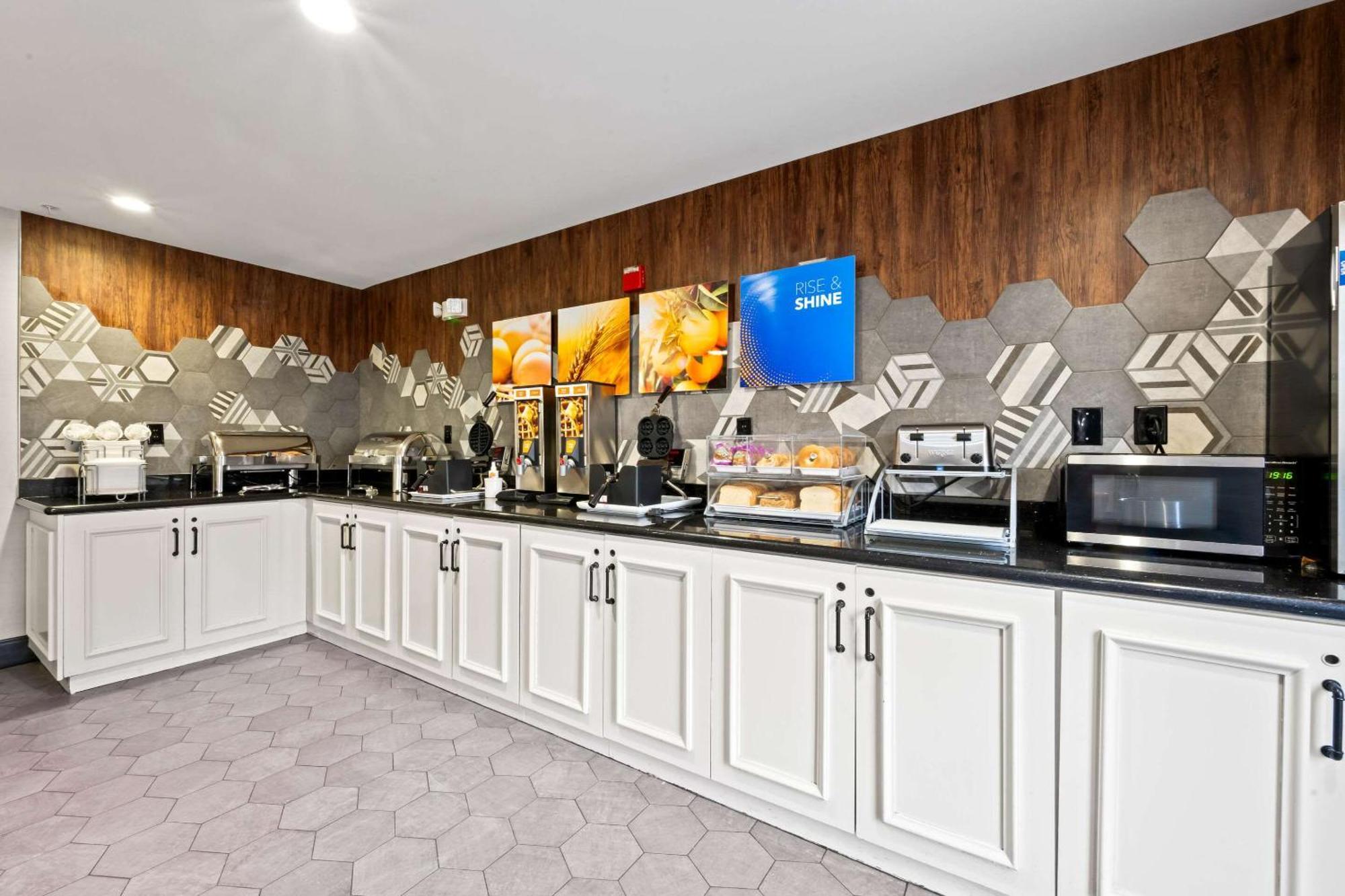 Hotel Comfort Airport Newport News
