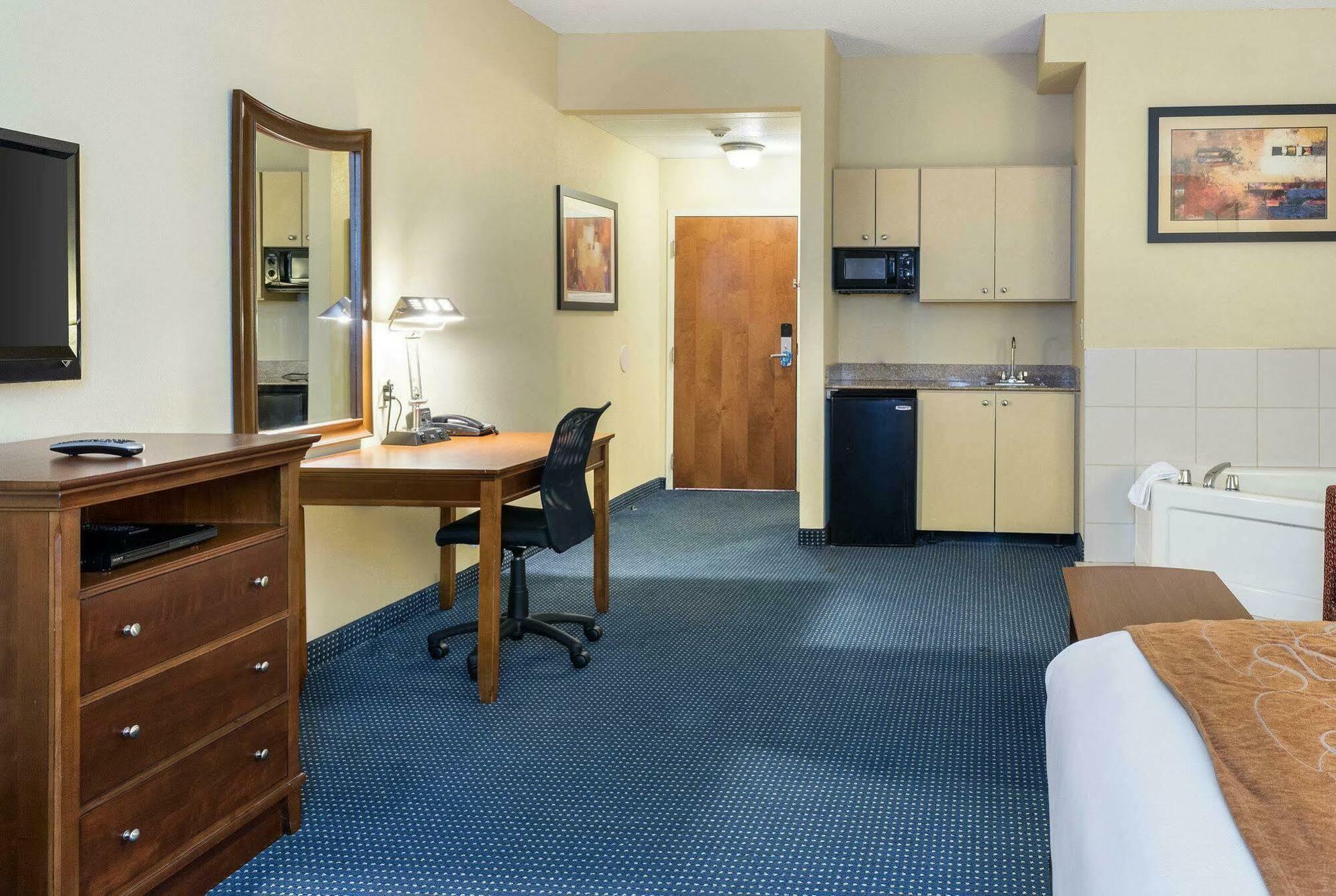 Hotel Comfort Airport 3*